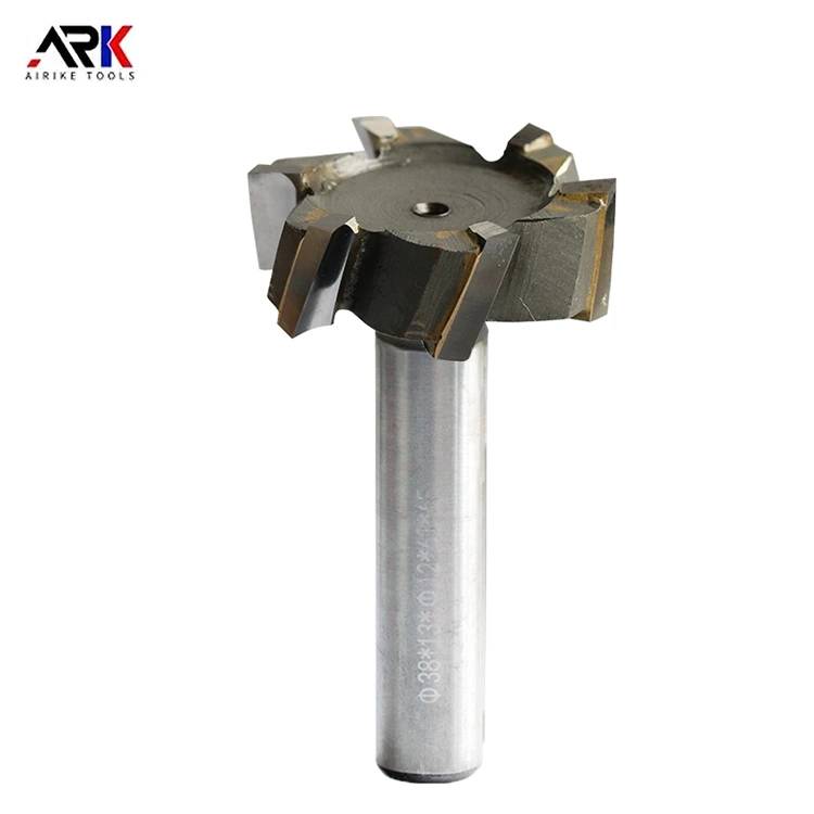 溶接されたT型カッター