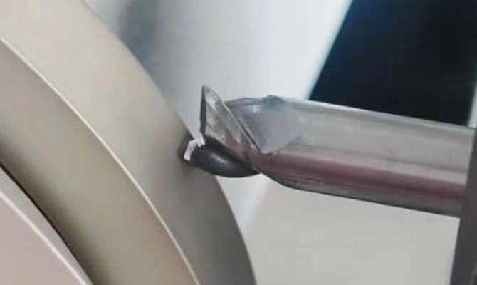 あなたは箱からまっすぐにフライスカッターを使いましたか? たった30分でどうして欠けたの?